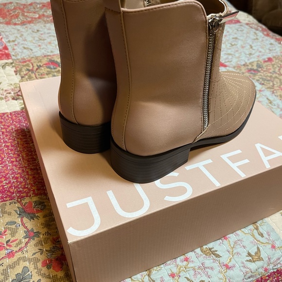 Nice ladies boots - Picture 2 of 3